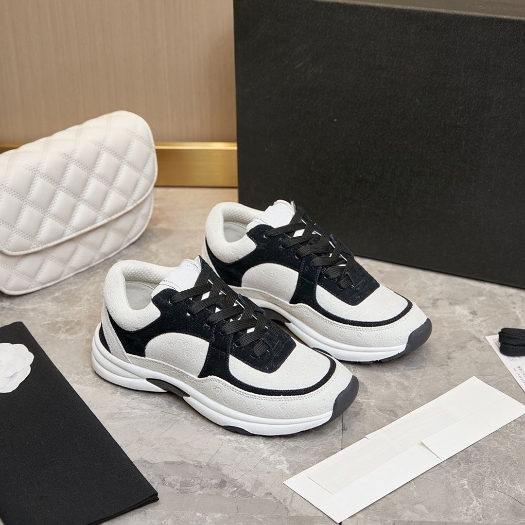 Women Shoes Kinds - Sneakers classiche con tomaia nera e