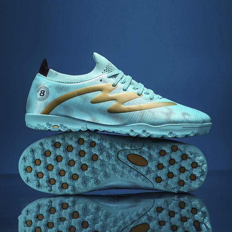 Scarpe da Calcio Classiche di  - Women'S Shoes Vs Men'S recensione e prezzo