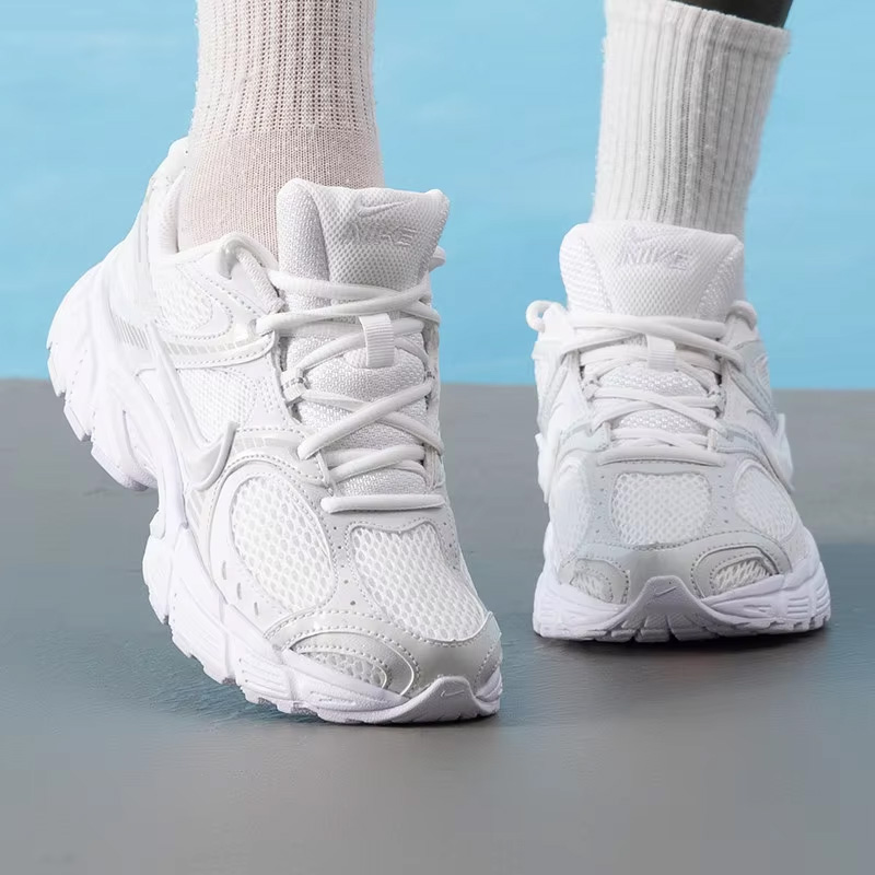 Nike W NIKE V5 RNR HQ7901-101  - Women Shoes Nike recensione e prezzo