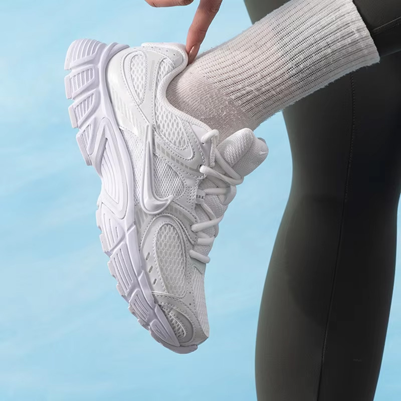 Nike W NIKE V5 RNR HQ7901-101  - Women Shoes Nike recensione e prezzo
