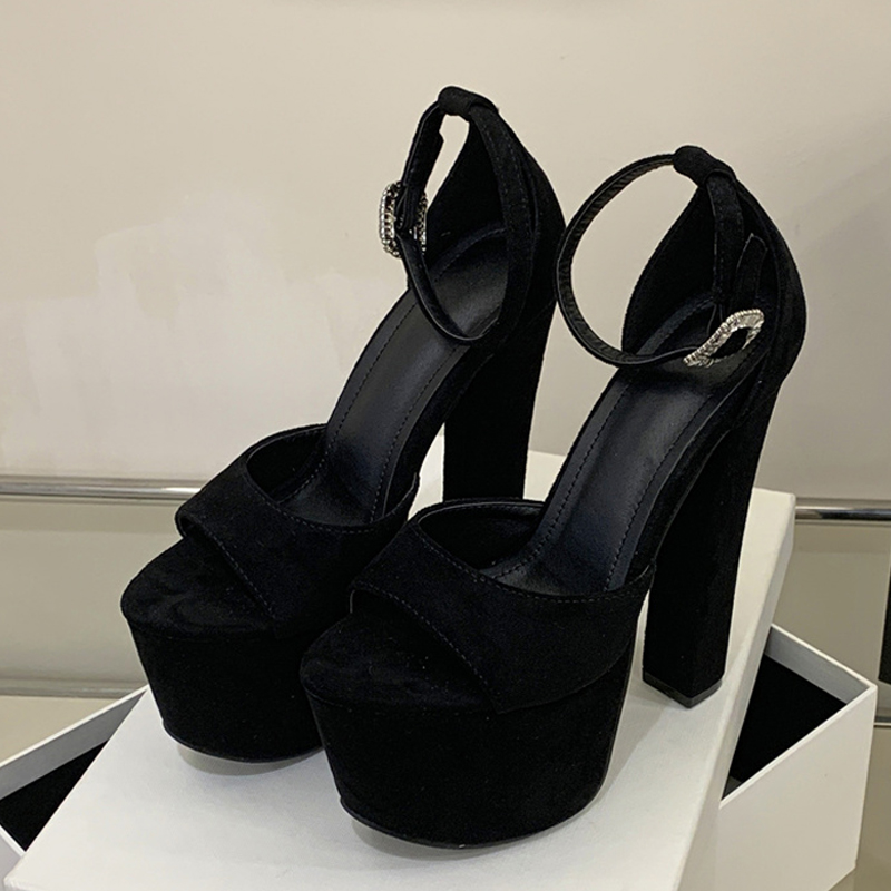Sandali con Tacco Alto Estremo - Platform Sneakers Chunky recensione e prezzo