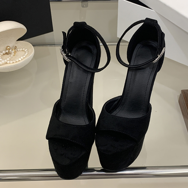 Sandali con Tacco Alto Estremo - Platform Sneakers Chunky recensione e prezzo