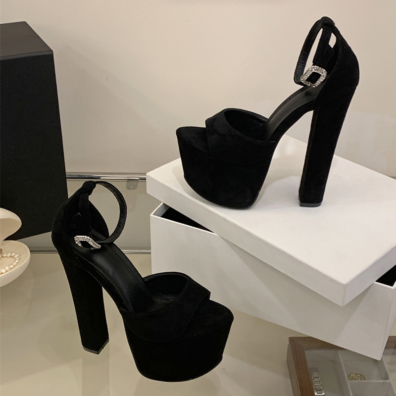Sandali con Tacco Alto Estremo - Platform Sneakers Chunky recensione e prezzo